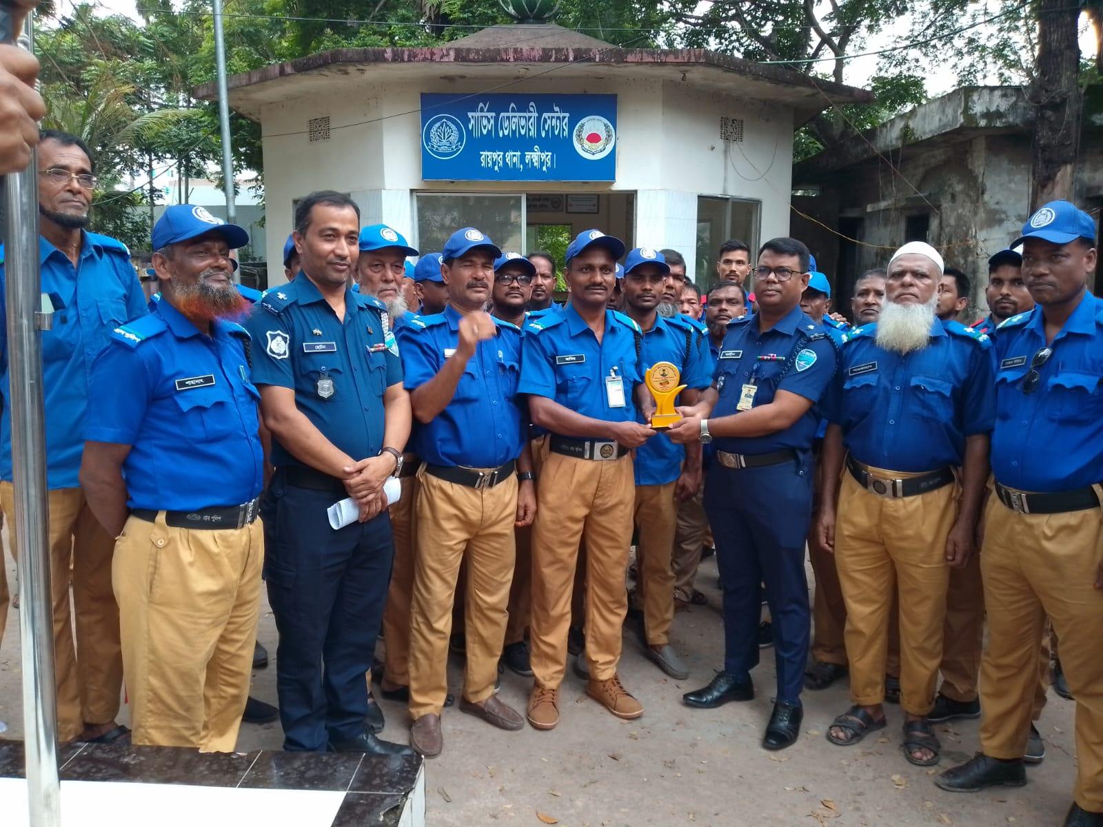 পুলিশকে তথ্য দিয়ে পুরস্কৃত হলেন রায়পুরের গ্রামপুলিশ জাকির